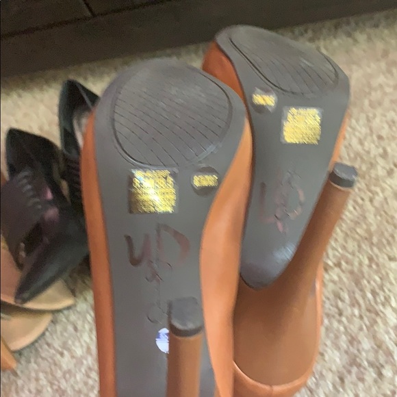 Tan Stilletto Jessica Simpson Heel - Picture 3 of 6